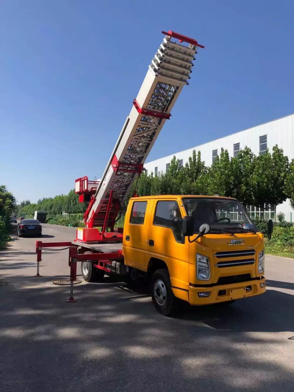 南平附近的云梯车出租服务：轻松解决高空作业需求